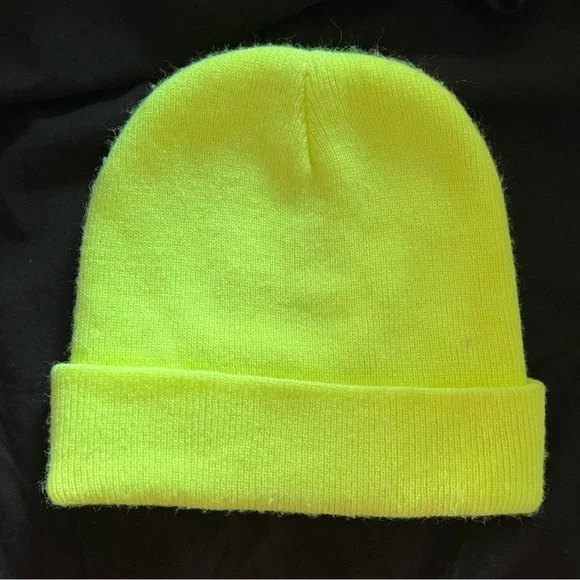 EUC Billie Neon Yellow Beanie with BILLIE EILISH Black Logo - Picture 2 of 5